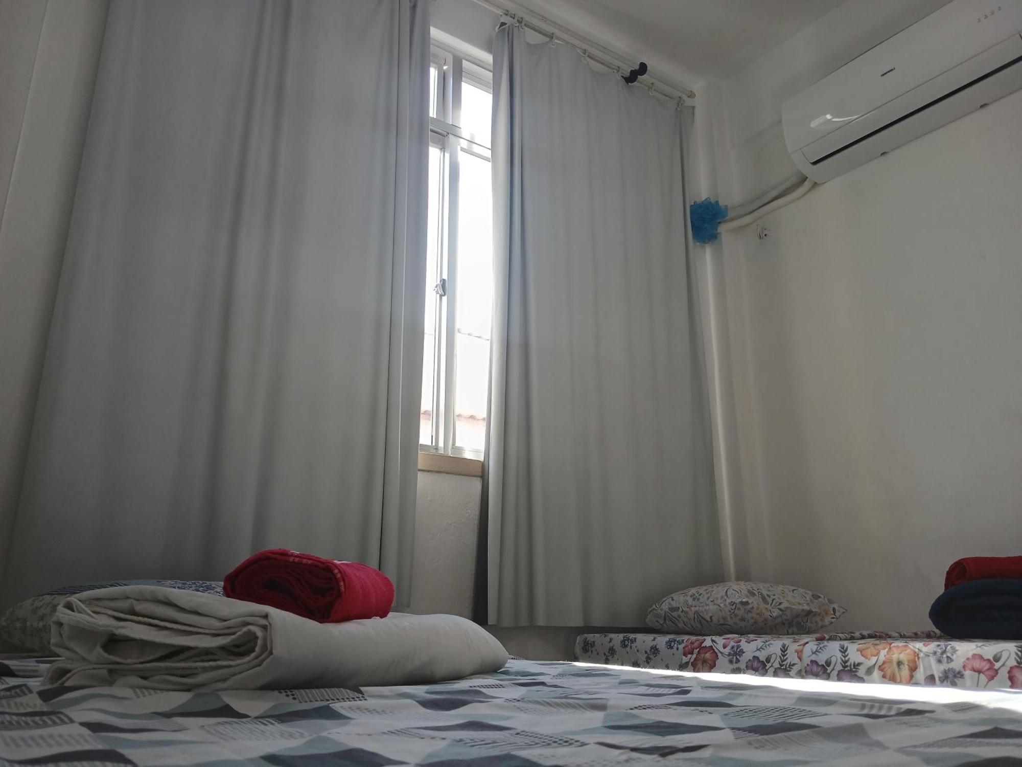 Habitación en casa particular Privado Cama Casal Ou Solteiros Apto *